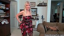 Старая киска бабушки Клэр требует внимания